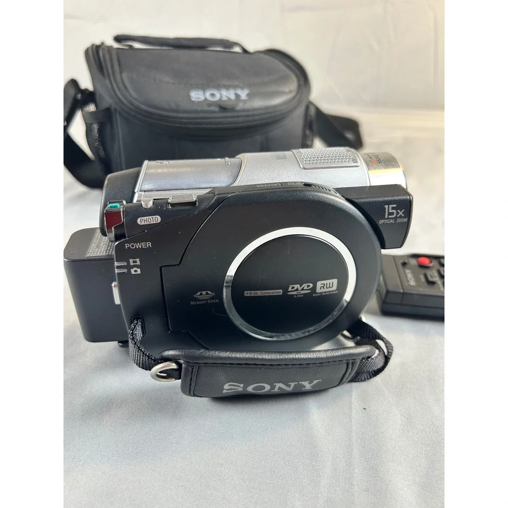 Sony Handycam DCR-DVD910 Digital Camcorder 15x Optical Zoom DVD Memory Stick